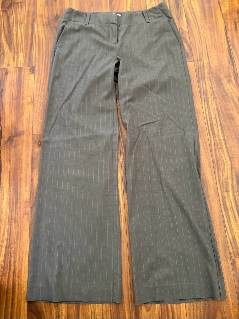 New York & Company Stretch Grey/Brown Pinstripe Dress Pants Women’s 6 Nearly New